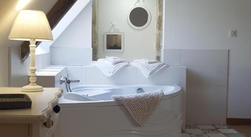 Manoir De Pierreville Bed & Breakfast *